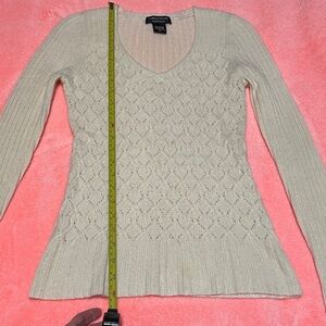 Lord & Taylor Cashmere CreamBeige color VNeck Sweater
Very good shape
Size Small